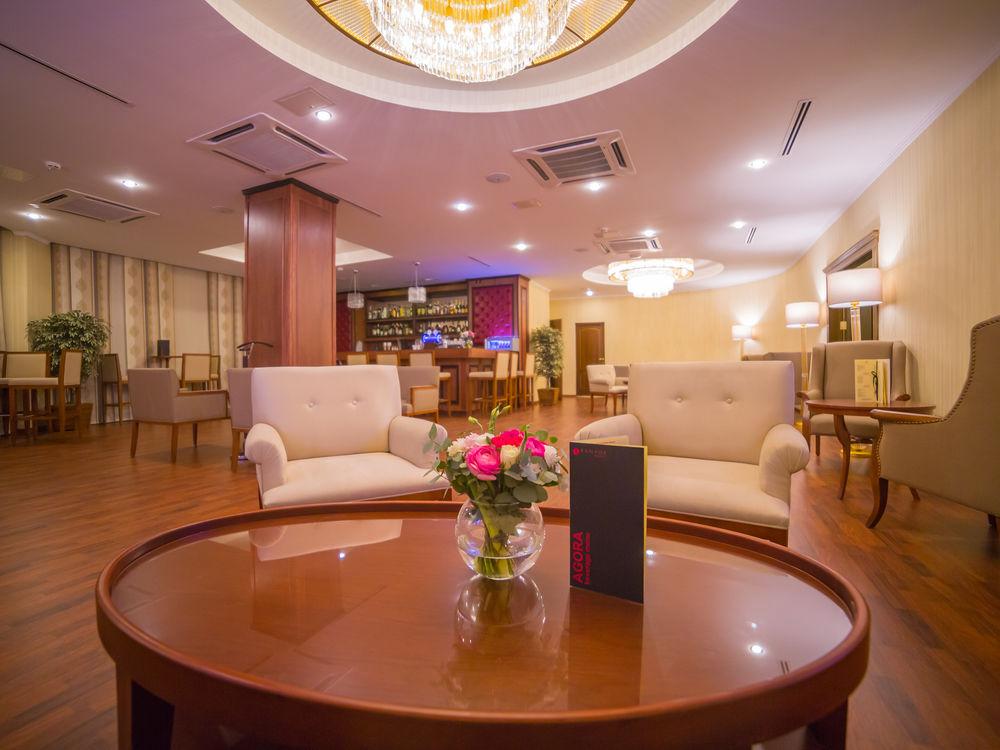Ramada By Wyndham Almaty Exterior foto
