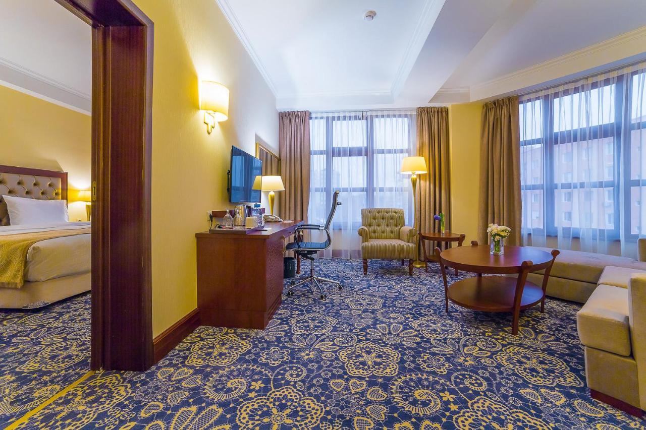 Ramada By Wyndham Almaty Exterior foto