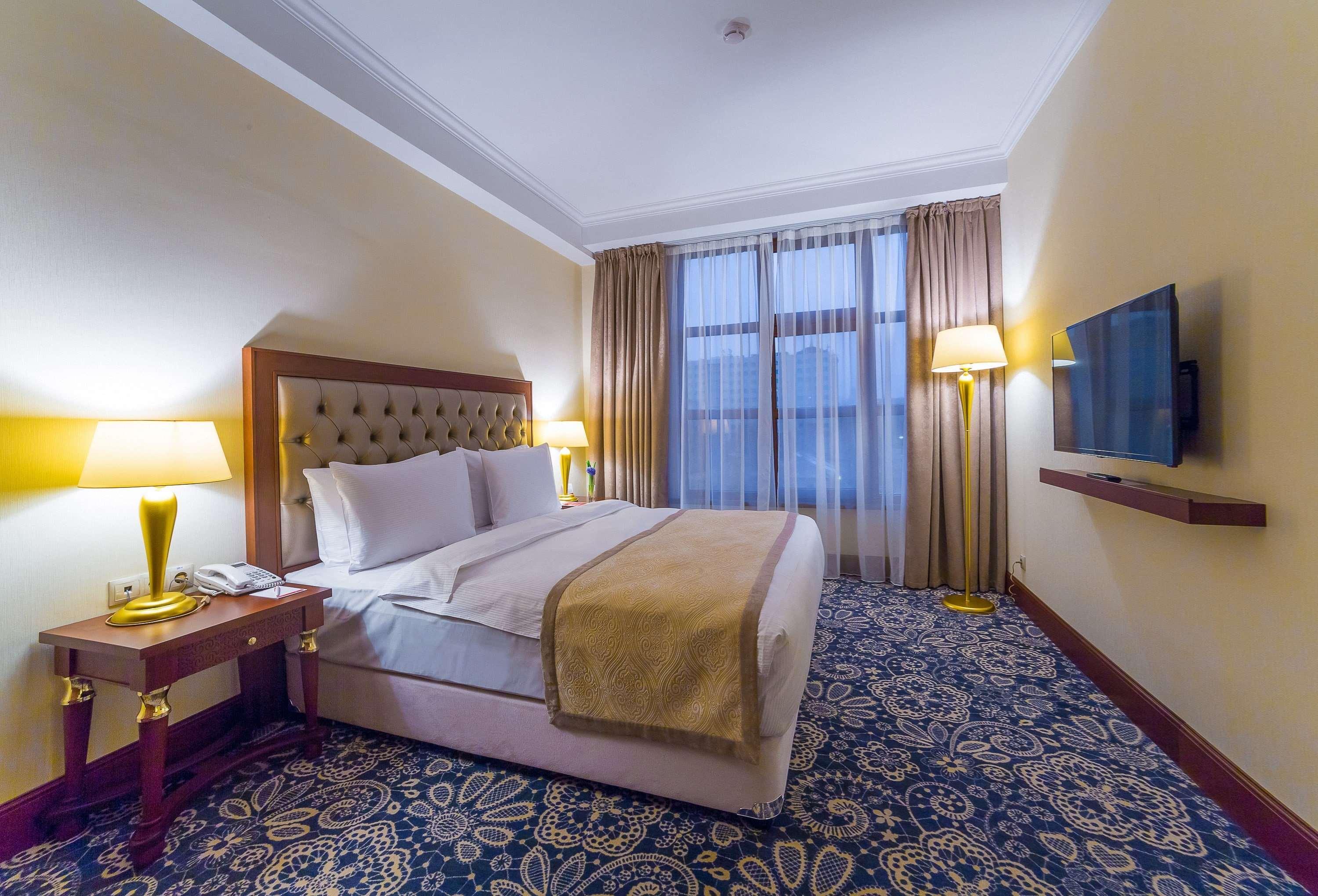 Ramada By Wyndham Almaty Exterior foto