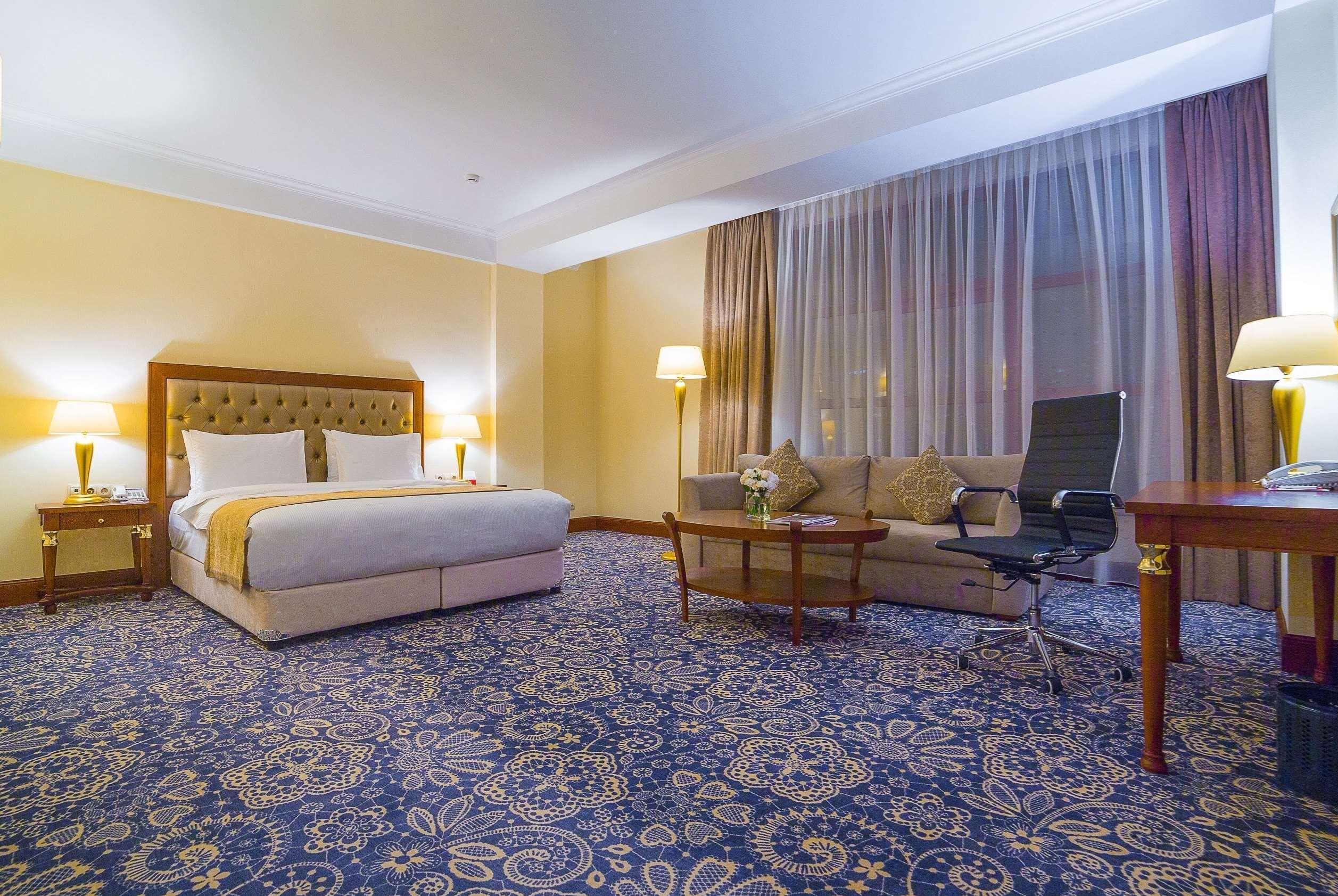 Ramada By Wyndham Almaty Exterior foto