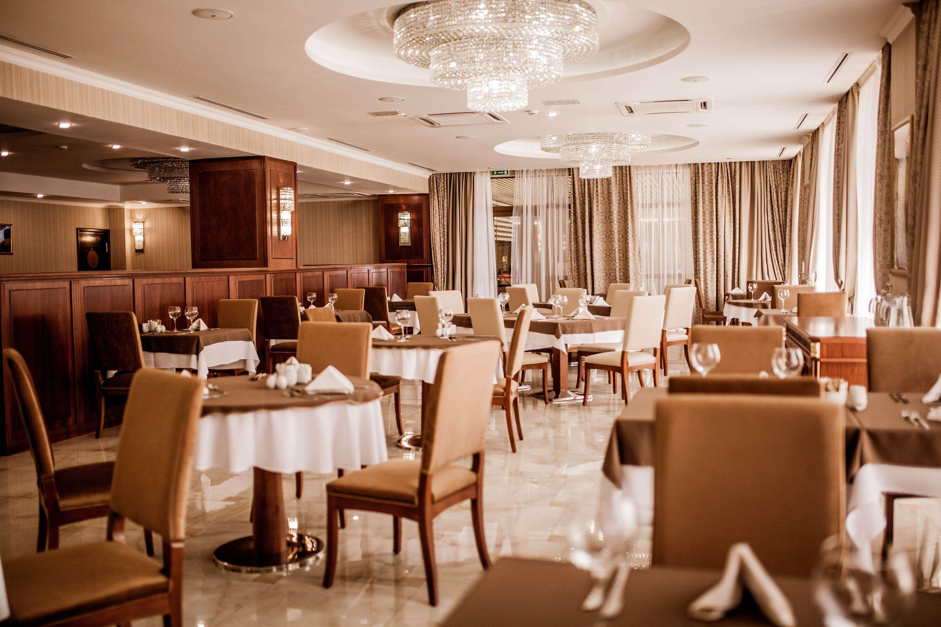 Ramada By Wyndham Almaty Exterior foto