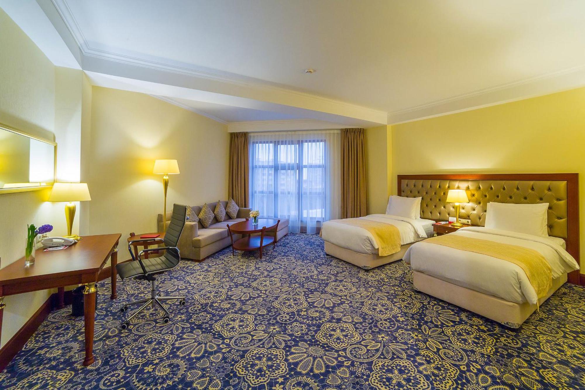 Ramada By Wyndham Almaty Exterior foto