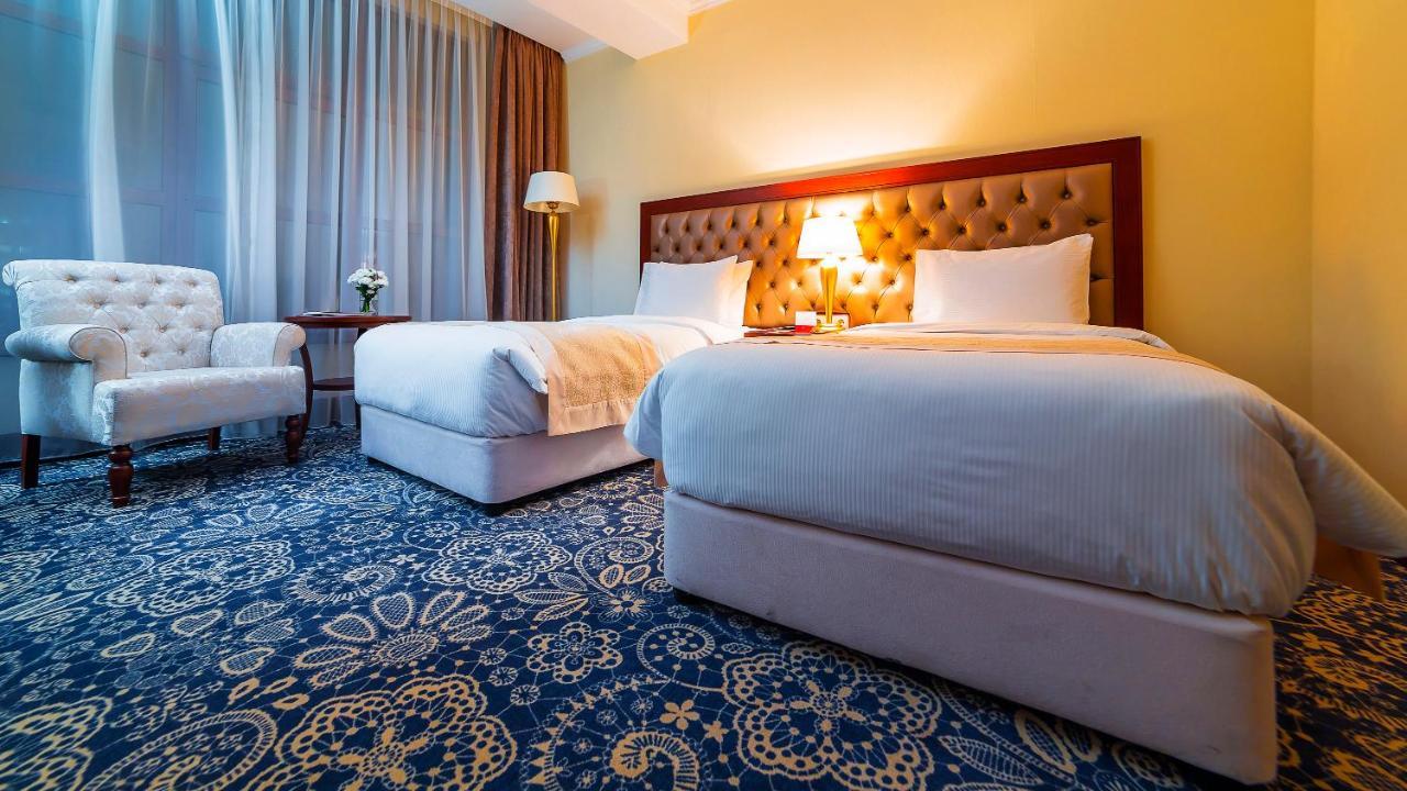Ramada By Wyndham Almaty Exterior foto