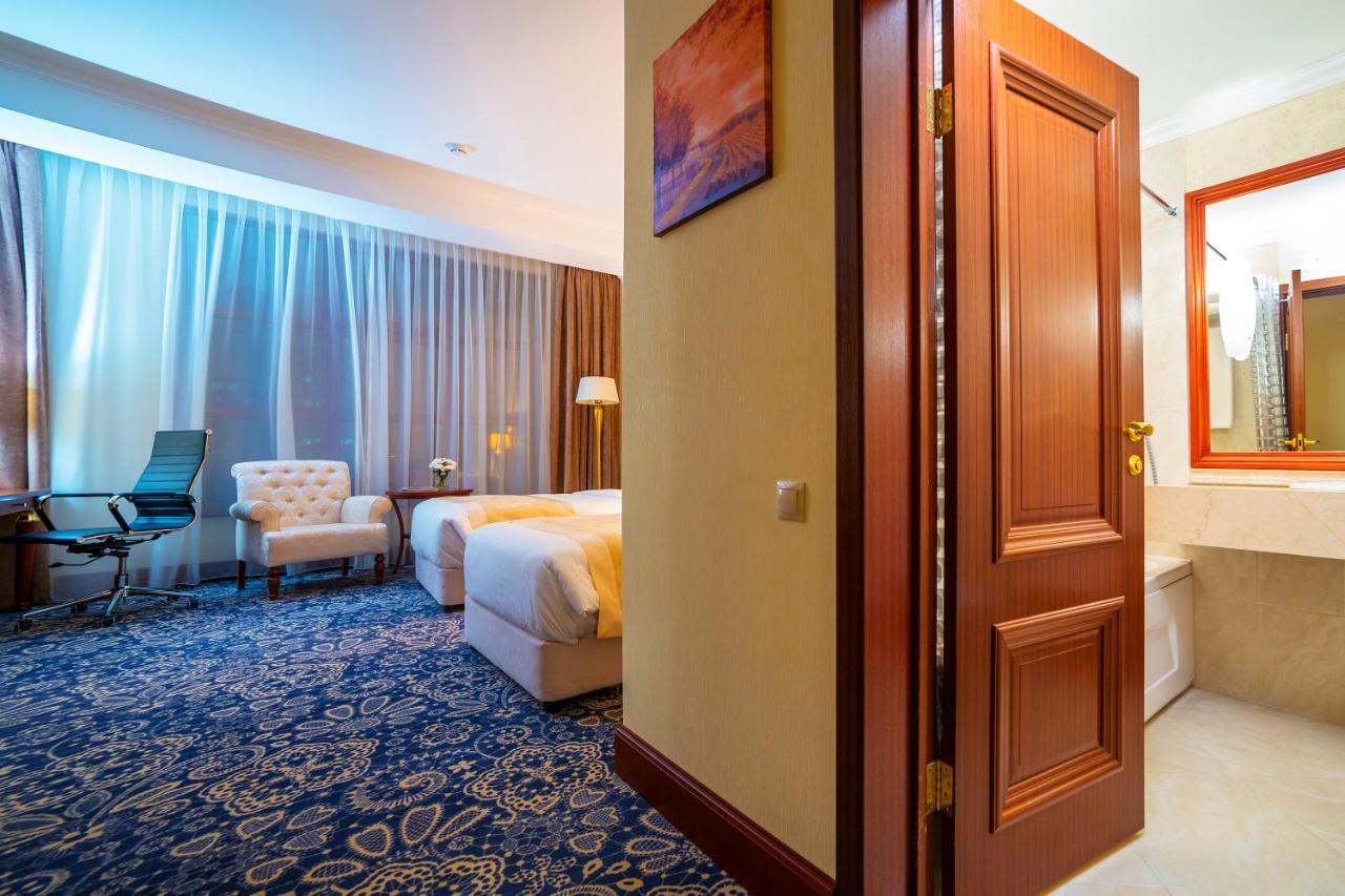 Ramada By Wyndham Almaty Exterior foto