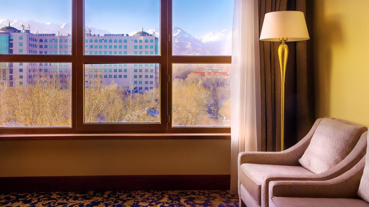 Ramada By Wyndham Almaty Exterior foto
