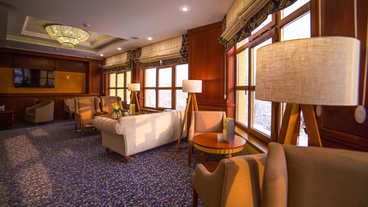 Ramada By Wyndham Almaty Exterior foto