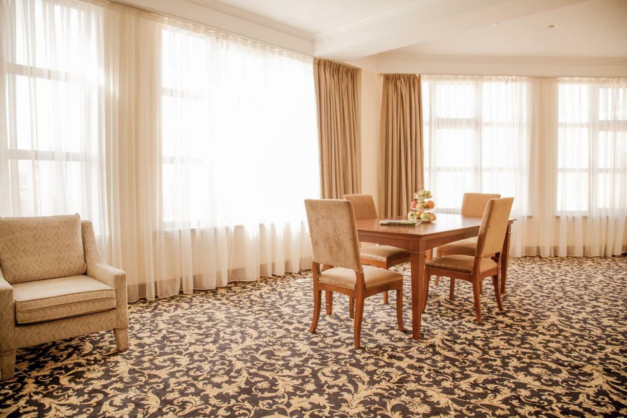 Ramada By Wyndham Almaty Exterior foto
