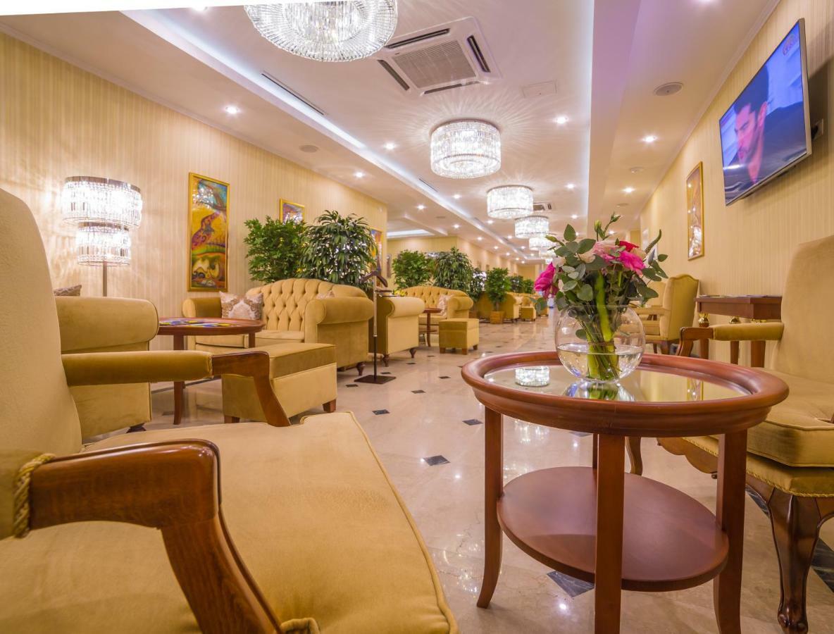 Ramada By Wyndham Almaty Exterior foto